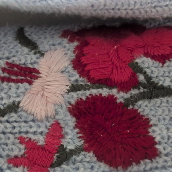 American Eagle Boho Baggy Floral Embroidered Light Blue V-Neck Sweater Small - Picture 6 of 11